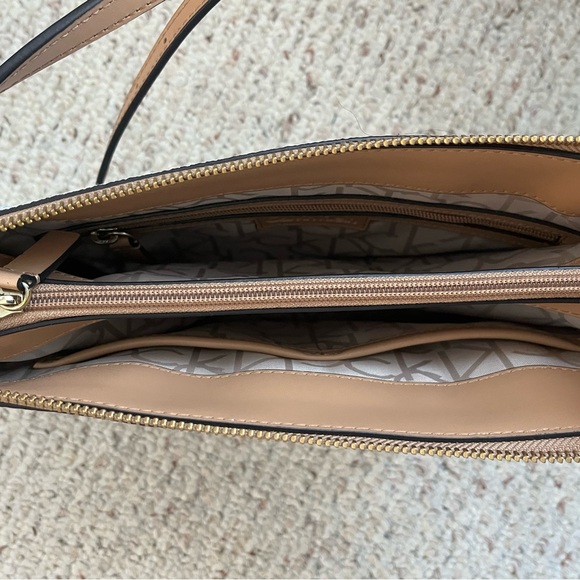 Calvin Klein Women's CK Logo Print Allover Crossbody Bag White Brown CLEAN - Picture 9 of 10